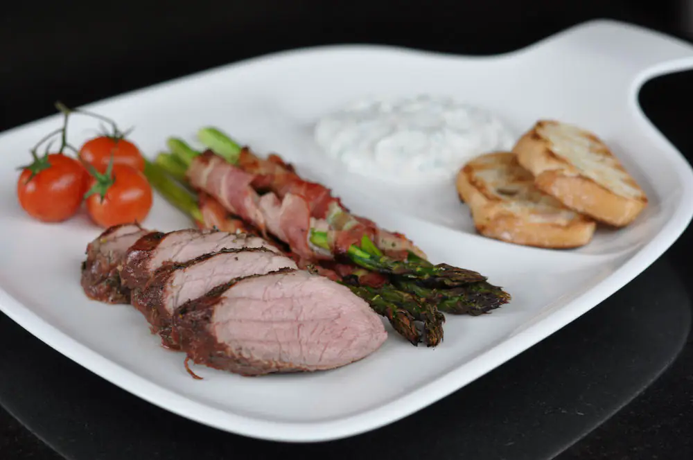 Rosmarin-Balsamico-Schweinefilet von der Zedernholzplanke 6 Rosmarin-Balsamico-Schweinefilet