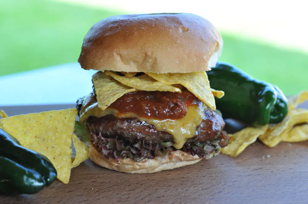 Mexikanischer Burger mit Nachos 2 Mexikanischer Burger