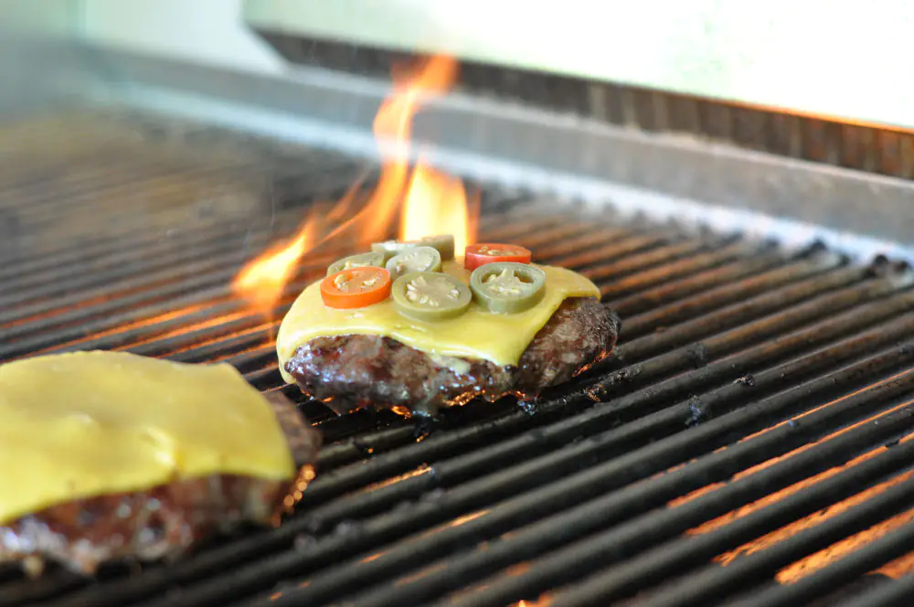 Mexikanischer Burger mit Nachos 1 Mexikanischer Burger