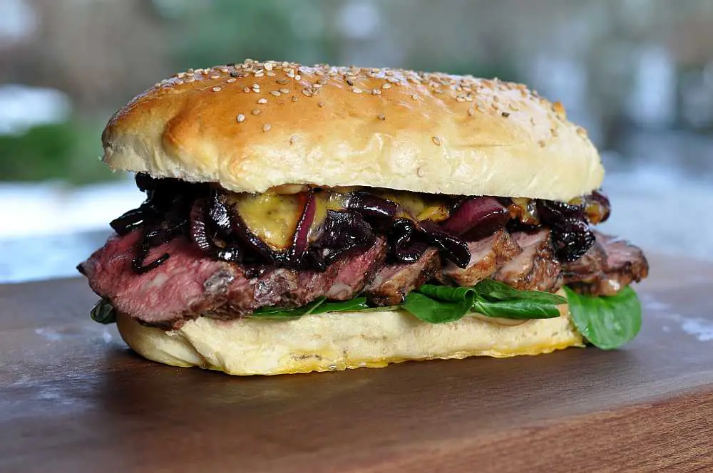 Steak-Sandwich mit Rotweinzwiebeln und Cheddar 5 Steak-Sandwich