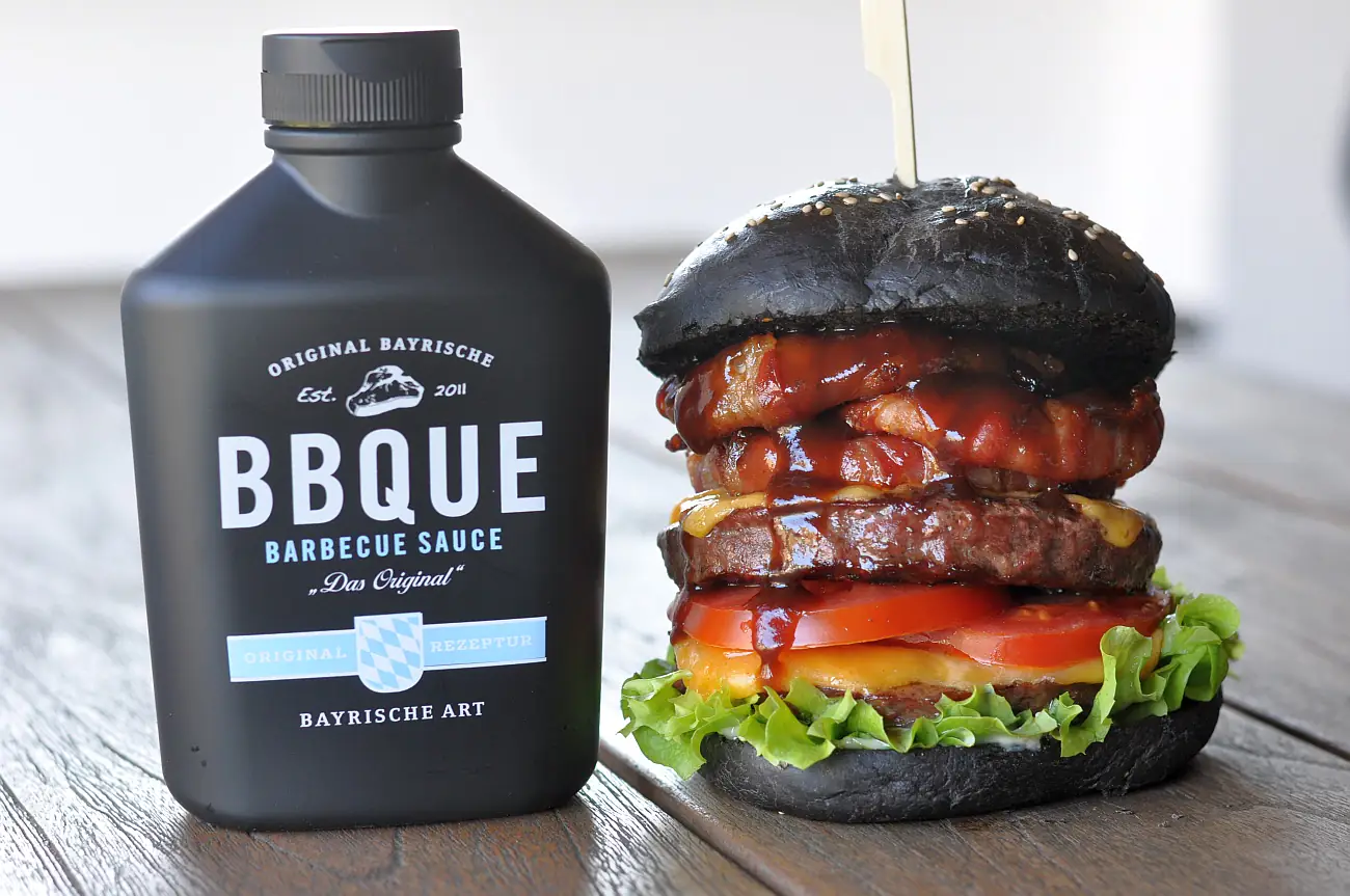 Big Black BBQUE Burger - The Black Beauty | BBQPit.de gmg pelletsmoker-BigBlackBBQUESchwarzerBurger-Zweiter Test mit dem GMG Pelletsmoker: Ribs glasiert mit bayrischer BBQUE Sauce
