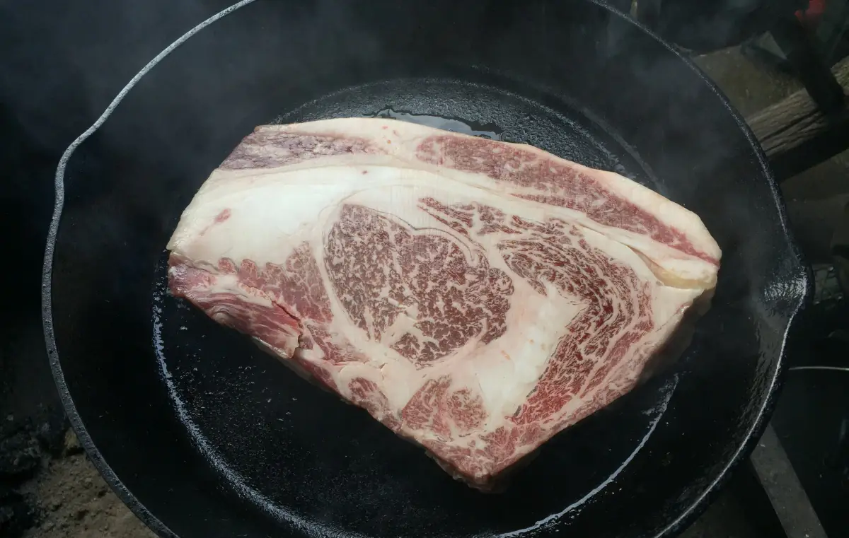 Japanisches Kobe Steak - das 285 Euro teure Luxussteak | BBQPit.de scottish beef-JapanischesKobeSteakTajima-Scottish Beef Entrecôte im Test &#8211; die Schotten können nicht nur Whisky!