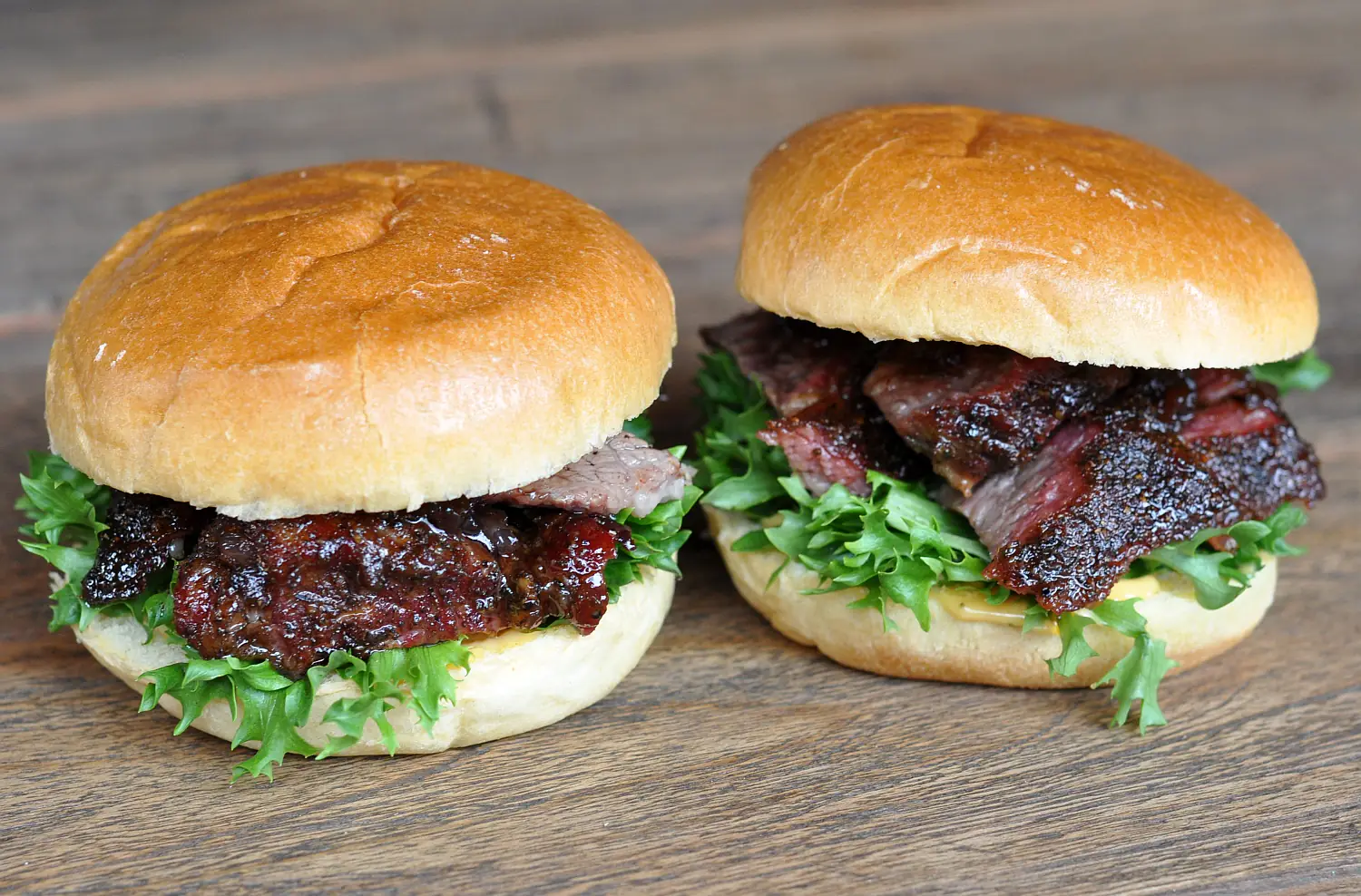 Beef Rib Sandwich mit Zwiebelchutney | BBQPit.de flat iron sandwich-BeefRibSandwichSHortRibs-Flat Iron Sandwich mit Schafskäsecreme im Vinschgauer