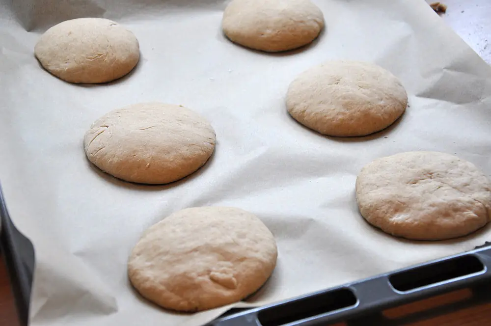 Rustikale Roggen Burger Buns - weiche Roggenbrötchen 3 Roggen Burger Buns