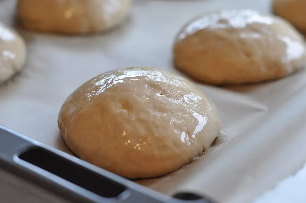 Rustikale Roggen Burger Buns - weiche Roggenbrötchen 4 Roggen Burger Buns