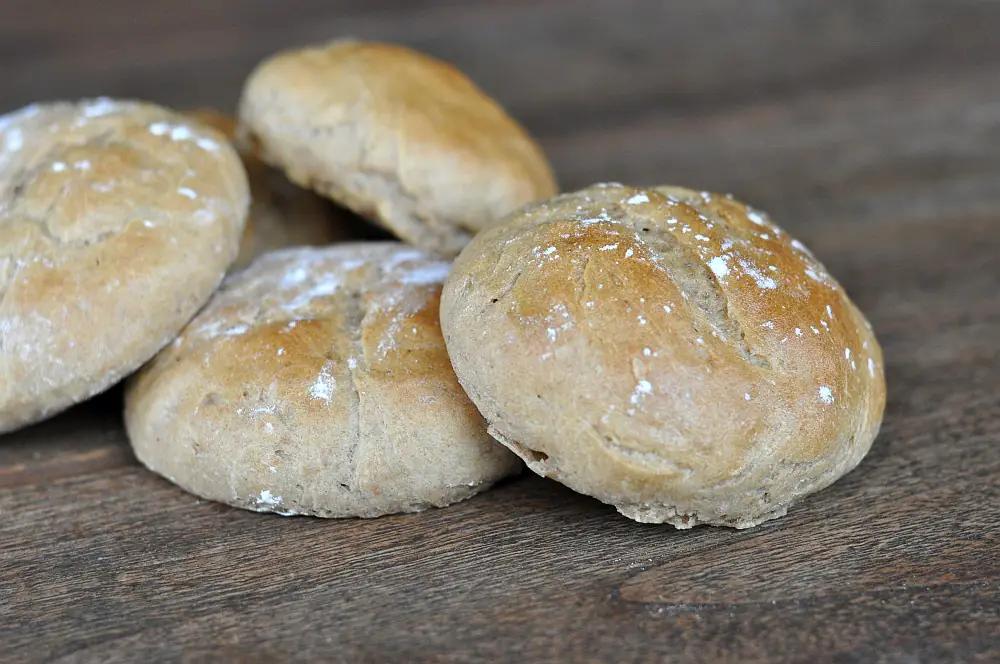 Rustikale Roggen Burger Buns - weiche Roggenbrötchen 5 Roggen Burger Buns