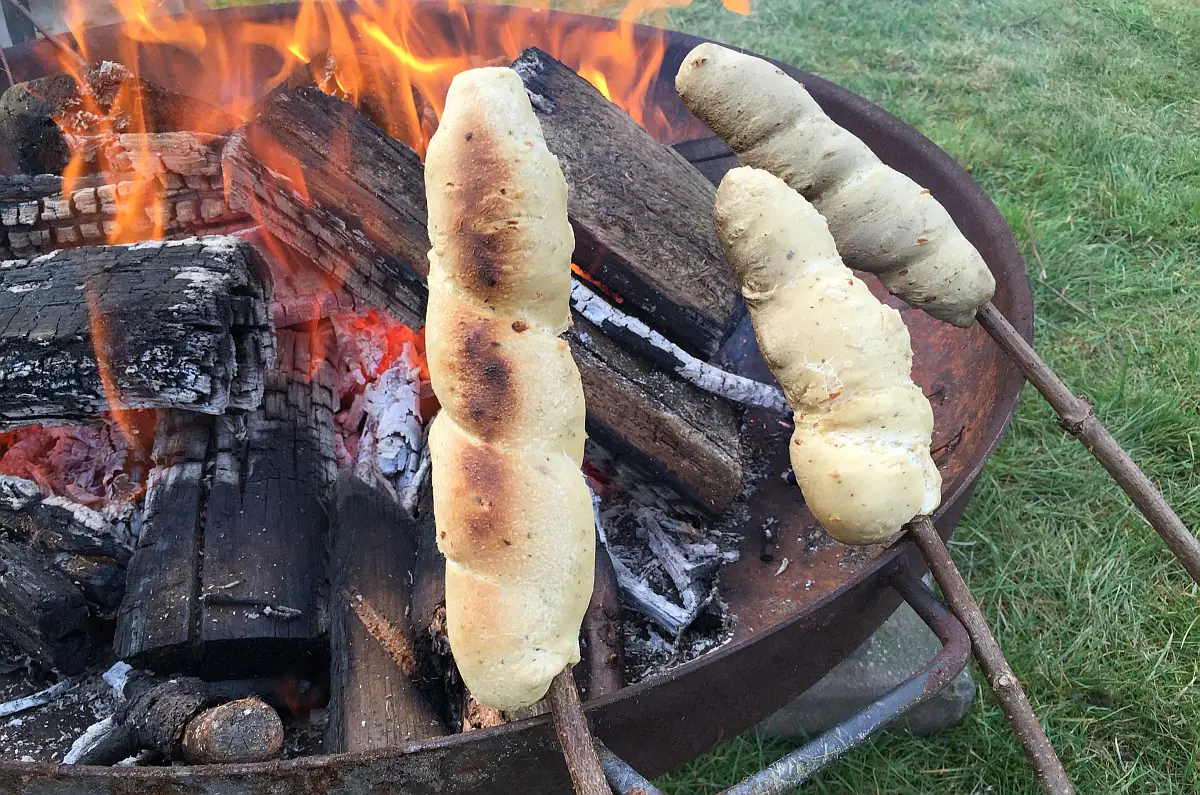Stockbrot – Der Klassiker am Lagerfeuer
