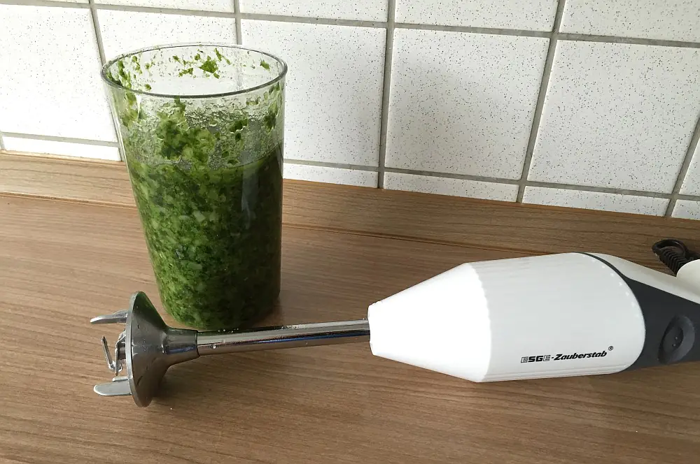 Bärlauch-Pesto mit Pinienkernen und Parmesan 3 Bärlauch-Paste