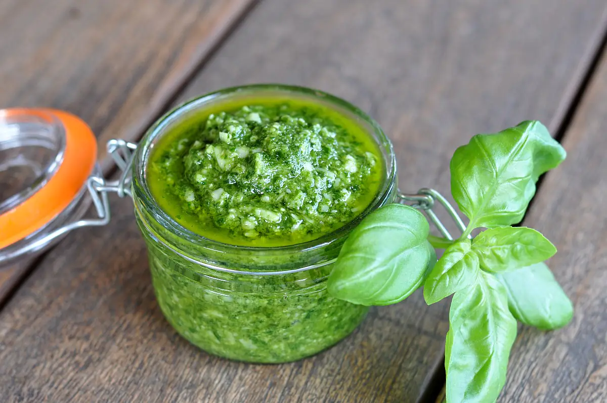 Basilikum-Pesto – Pesto alla Genovese selber machen pesto rosso-BasilikumPesto-Pesto Rosso &#8211; Rotes Tomatenpesto selber machen