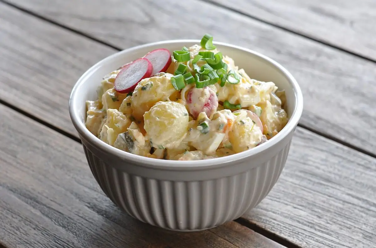 Sandras Kartoffelsalat mit Ei und Gurke ranch-dressing-SandrasKartoffelsalat-Ranch-Dressing &#8211; Rezept für die amerikanische Salatsauce
