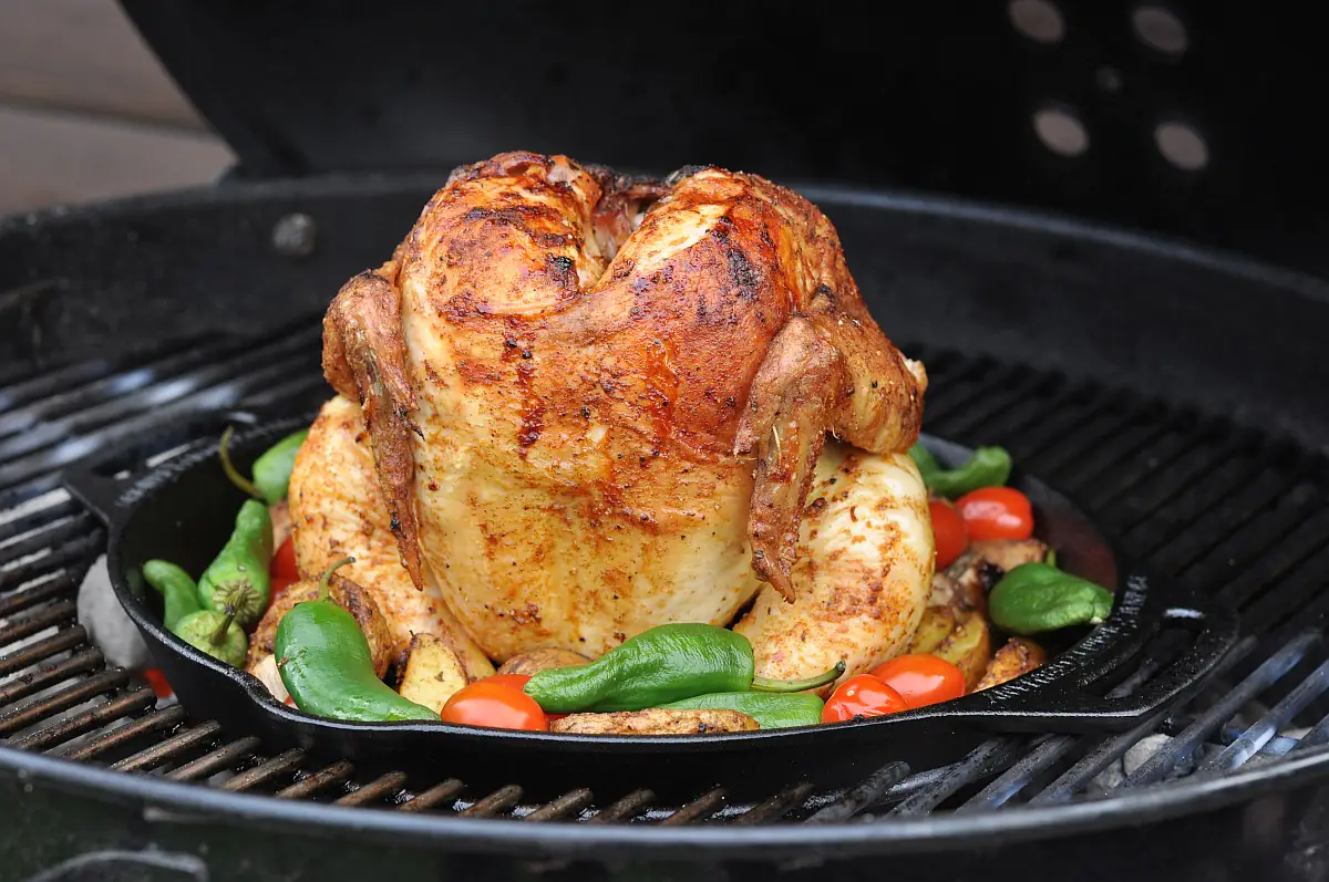 Gegrilltes Hähnchen auf dem Petromax Geflügelbräter cf30