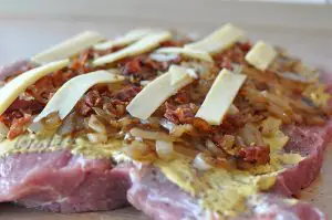 Spiessbraten mit Speck Zwiebelfuellung 02