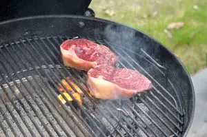 Geraeucherte Steaks mit Thymian 01