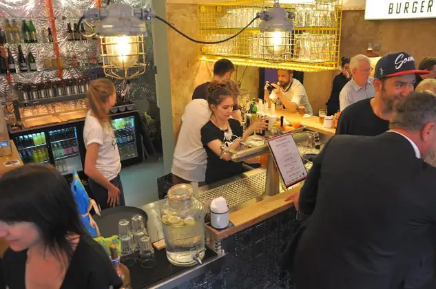 Ottos Burger Eroeffnung Schanze 05
