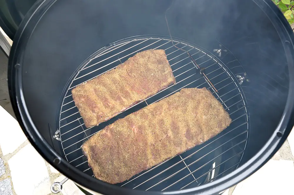 Sweet Apple Ribs - Dry Ribs mit Apfelchutney 2 Rippchen im Watersmoker