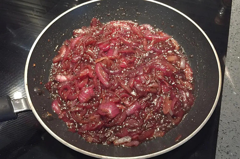 Karamellisierte Balsamico-Zwiebeln 1 gebratene Zwiebeln