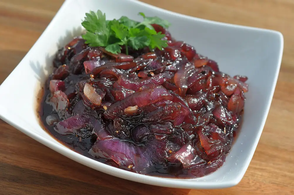 Karamellisierte Balsamico-Zwiebeln 2 Balsamico-Zwiebeln