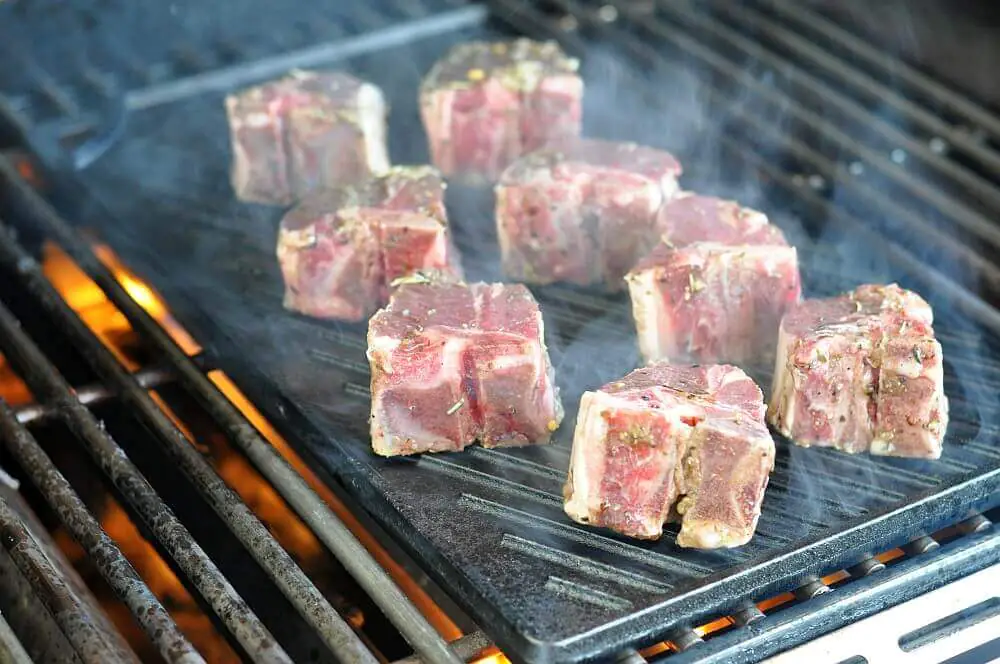 Lamm T-Bone Steaks mit Kräuter-Knoblauch-Marinade 3 Lamm T-Bone Steak