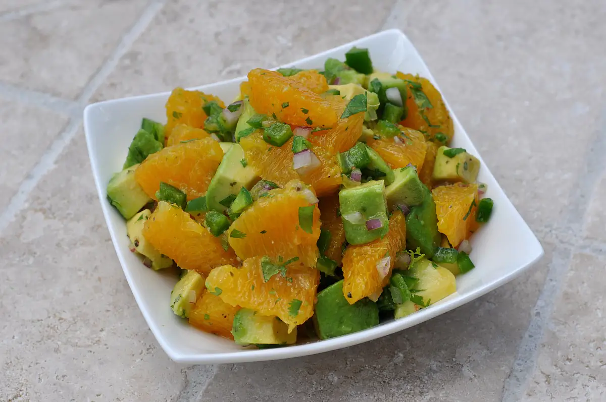Fruchtige Orangen-Avocado-Salsa