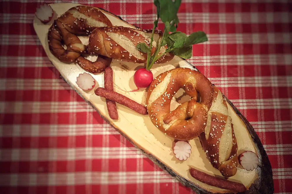 Brezel selber machen - Rezept für Laugenbrezel / bayrische Brezen 7 brezel