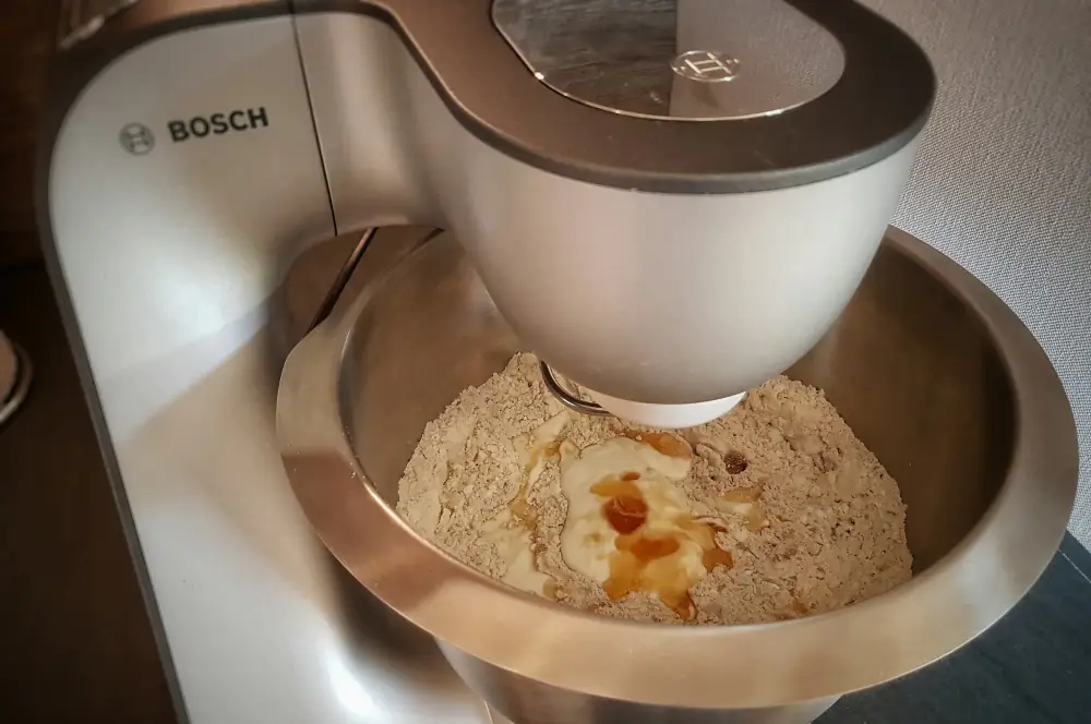 Joghurt-Brot / Joghurt-Kruste - ideal für Back-Einsteiger 4 Brotteig kneten Bosch MUM5