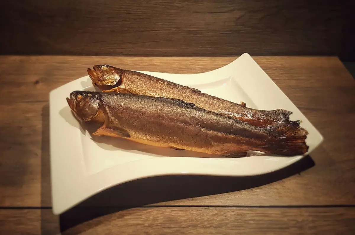 Geräucherte Forellen – Anleitung Fisch räuchern geräucherte hähnchenbrust-Geraeucherte Forellen Anleitung Fische raeuchern-Geräucherte Hähnchenbrust &#8211; Rezept für saftiges Hähnchenbrustfilet