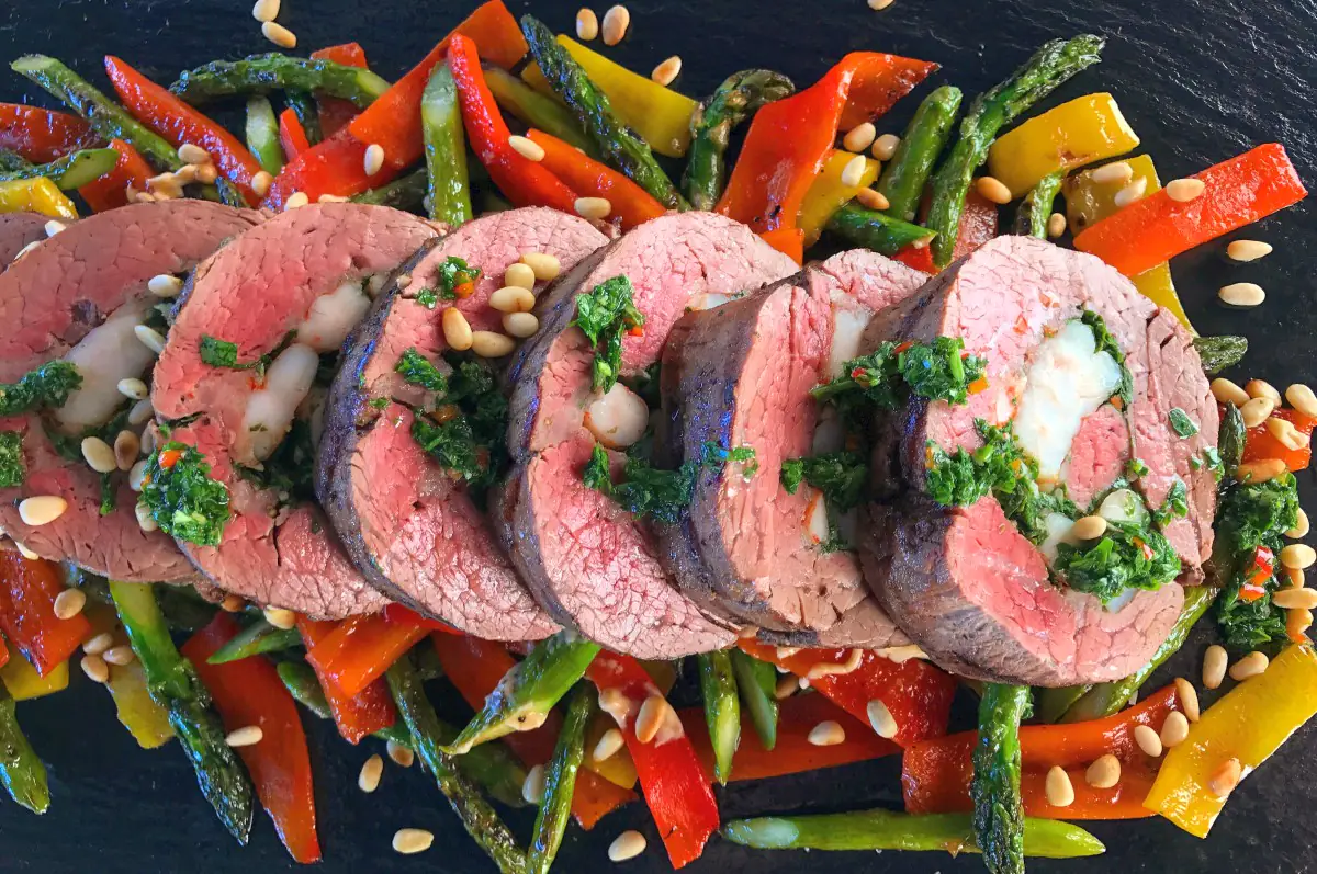 Gefülltes Rinderfilet mit Garnelen auf Grillgemüse roastbeef mit grillgemüse-Gefuelltes Rinderfilet Garnelen-Roastbeef mit Grillgemüse vom Elektro-O.F.B.