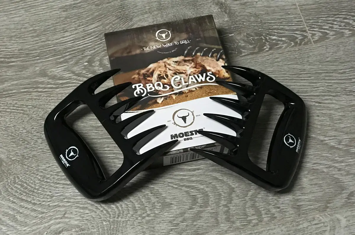 Moesta BBQ Claws / Bear Paws - Pulled Pork Krallen | BBQPit.de pulled pork pfannkuchenwrap-MoestaBBQClaws PulledPorkKrallen-Pulled Pork Pfannkuchenwrap mit Balsamico-Zwiebeln