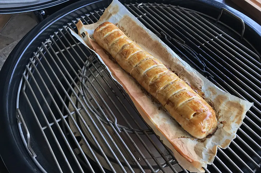 Hackfleisch-Blätterteig-Strudel mit Cheddar und Paprika 8 Hackfleisch-Blätterteig-Strudel