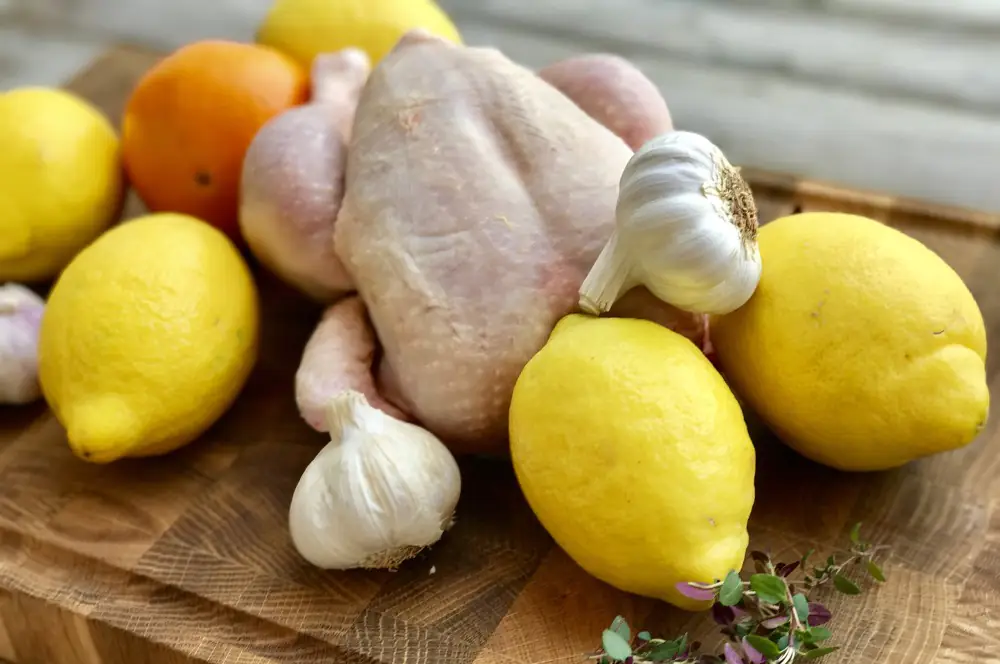 Roadkill Chicken - Platthuhn auf Zitrusfrüchten 1 Label Rouge Hähnchen