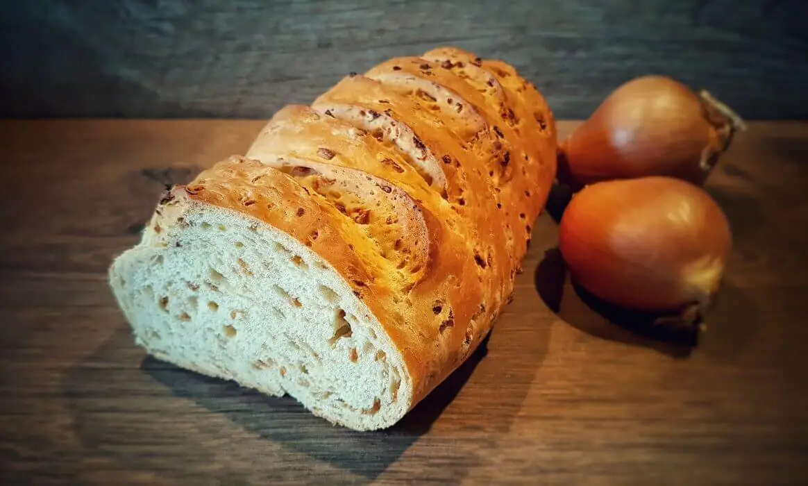 Zwiebelbrot – Rezept für selbstgebackenes Brot mini-croissant-zimtschnecken-Zwiebelbrot-Mini-Croissant-Zimtschnecken aus der Gusspfanne