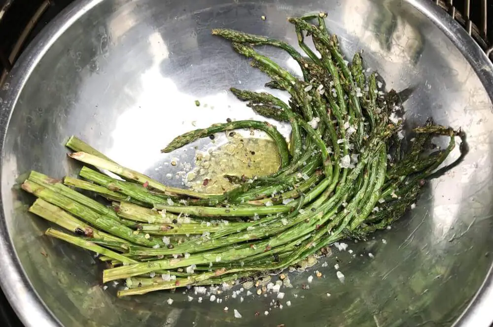 Grüner Spargel vom Grill mit Parmesan 4 Gruener Spargel Grill Parmesan 04