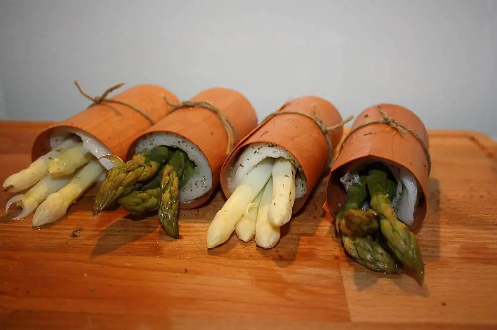 Heilbutt-Spargelröllchen im Wood Paper gegrillt 5 Heilbutt grillen