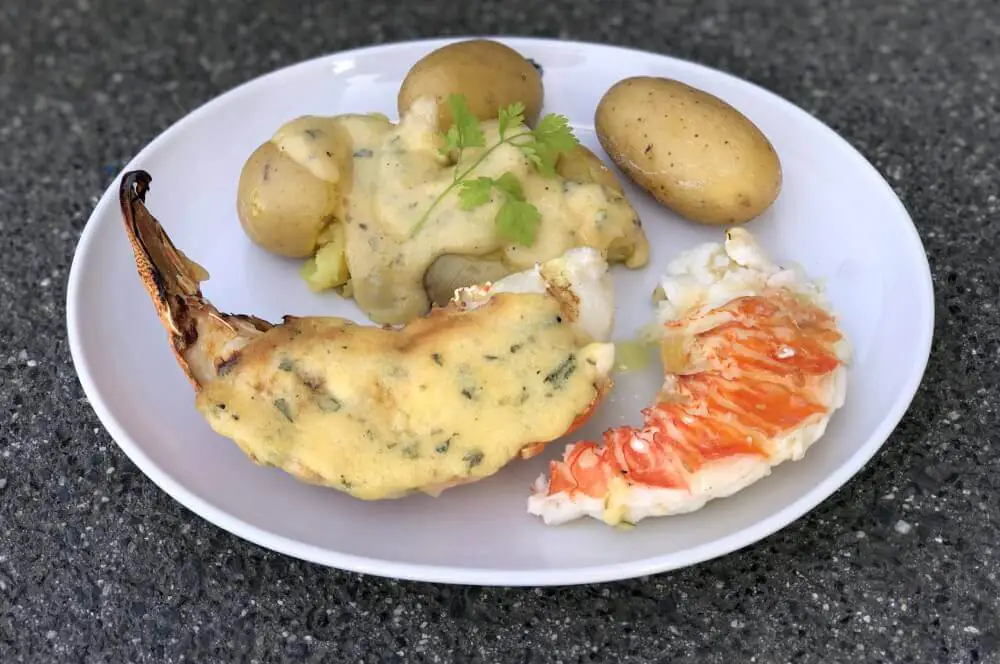 Gegrillte Langustenschwänze mit Parmesan-Hollandaise 8 Gegrillte Langustenschwänze mit Parmesan-Hollandaise