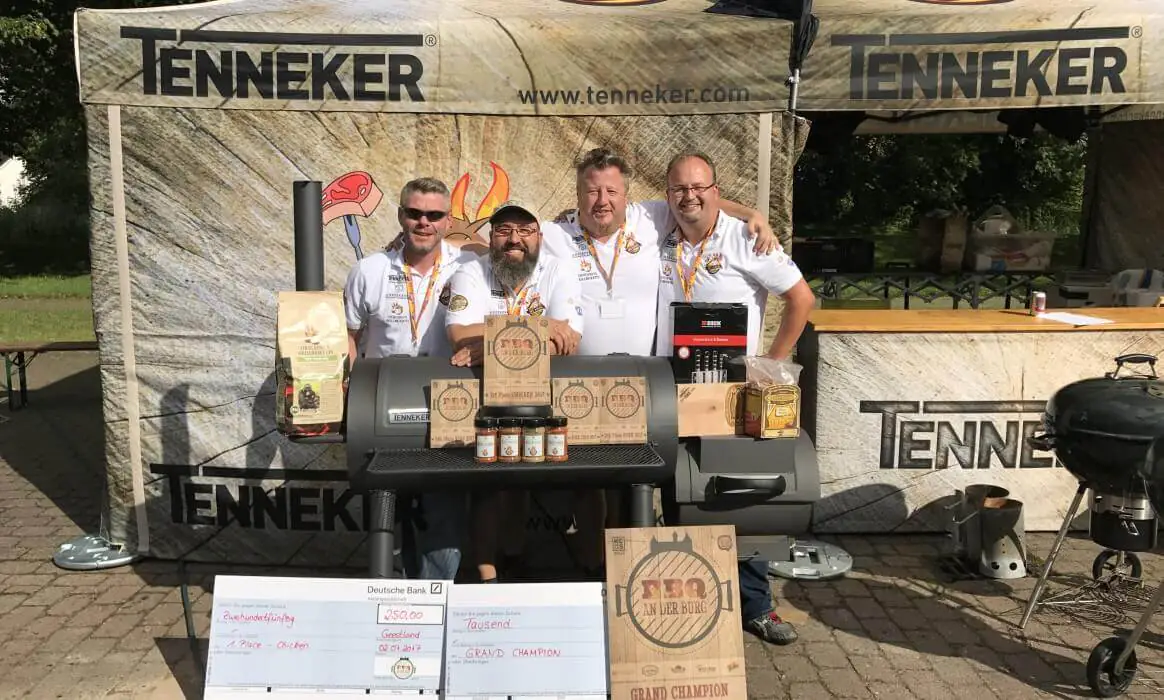 BBQ an der Burg 2017: Die BBQ Wiesel siegen erneut in Bad Bederkesa