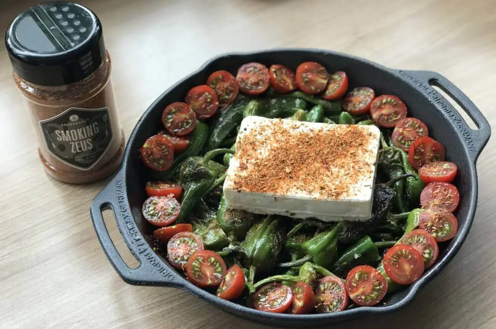 Bratpaprika-Pfanne mit Pimientos de Padrón, Feta & Tomaten 4 Pimientos de Padron mit Feta und Tomaten