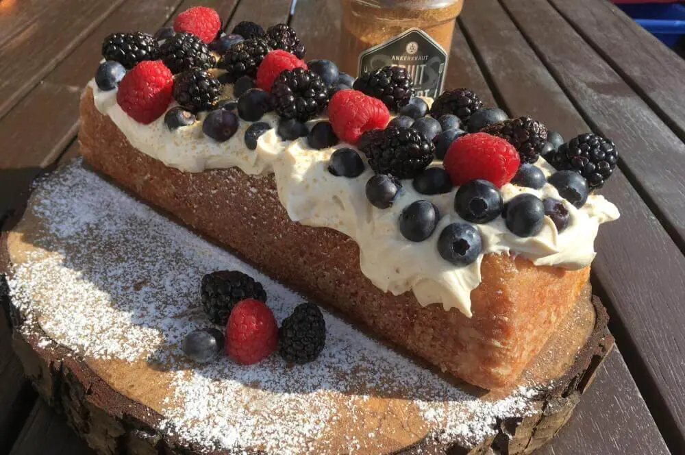 Zitronenkuchen mit Mascarpone-Waldfrucht-Topping 2 Zitronenkuchen mit Mascarpone-Waldfrucht-Topping