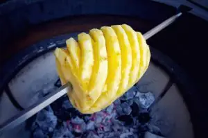 Karamellisierte Ananas vom Drehspiess Salzkaramell 03