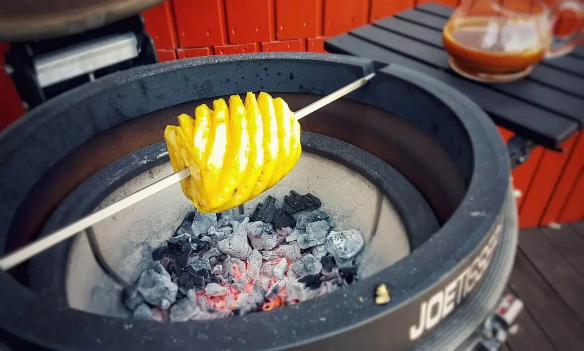 Karamellisierte Ananas vom Drehspieß mit Salzkaramell-Sauce | BBQPit tri tip teriyaki-spieße-Karamellisierte Ananas vom Drehspiess Salzkaramell-Tri Tip Teriyaki-Spieße mit Ananas