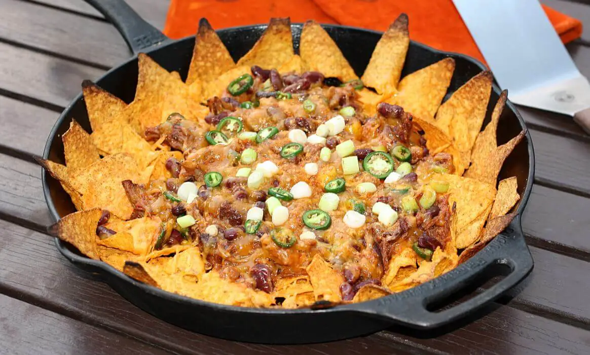Pulled Pork Nachos mit Cheddar überbacken | BBQPit.de pulled pork nudelauflauf-Pulled Pork Nachos-Pulled Pork Nudelauflauf