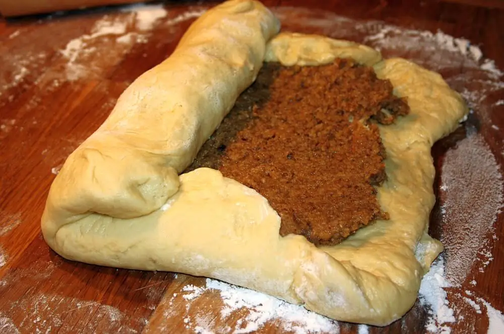 Christstollen mit Nussfüllung 2 Christstollen mit Nussfüllung