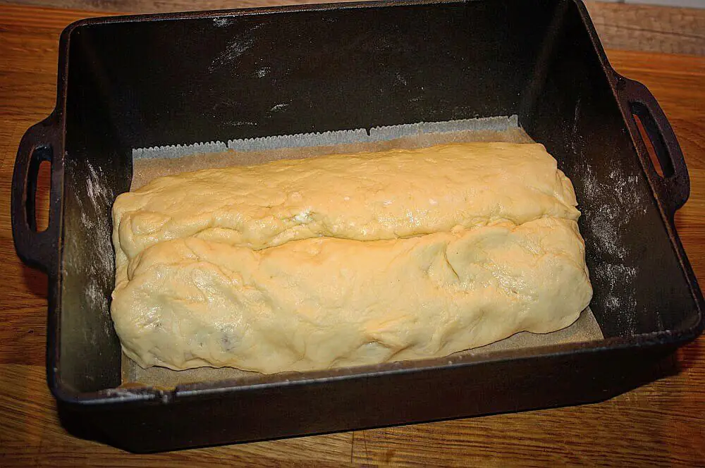 Christstollen mit Nussfüllung 4 Stollen im Dutch Oven