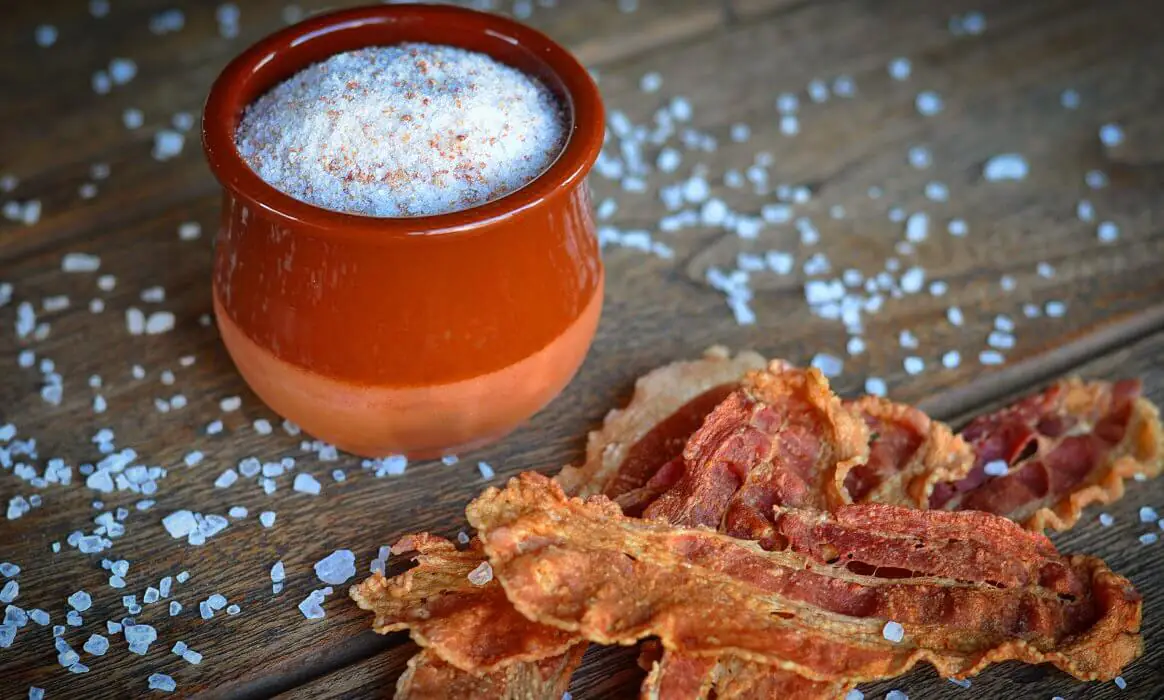 Bacon-Salz das ultimative Gewürzsalz | BBQPit.de italienische bacon bomb-Bacon Salz-Italienische Bacon Bomb mit Provolone, Parmesan &#038; getrockneten Tomaten
