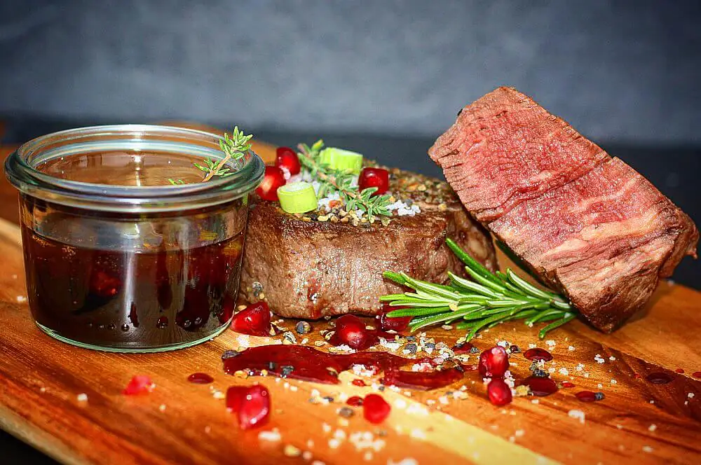 Rinderfilet mit Granatapfelsauce 4 Rinderfilet mit Granatapfel-Sauce