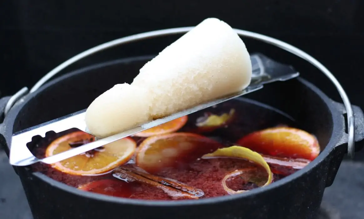 Feuerzangenbowle - Rezept für das Kultgetränk 5 Feuerzangenbowle