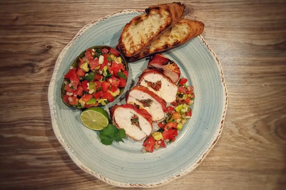 Mediterran gefüllte Hähnchenbrust 6 Mediterran gefülltes Hähnchenbrustfilet mit Pico de Gallo