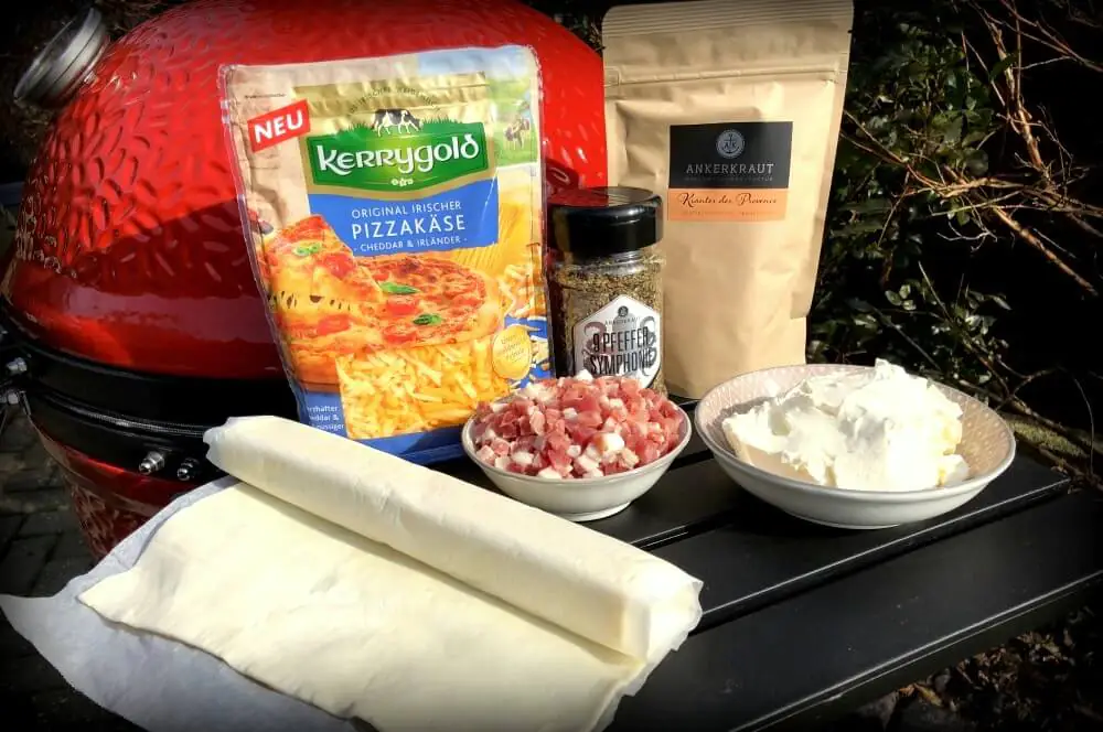 Blätterteigschnecken herzhaft gefüllt mit Speck & Käse 1 Alle Zutaten für die Blätterteigschnecken auf einen Blick
