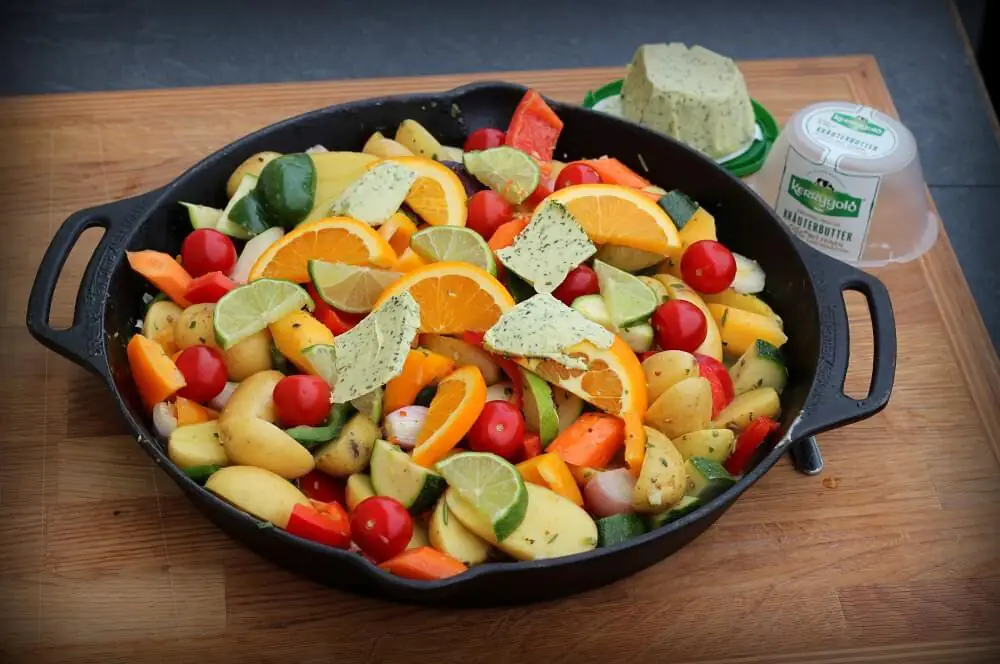 Lammkeule vom Grill mit mediterranen Kräutern 4 Das Gemüse ist bereit für den Grill