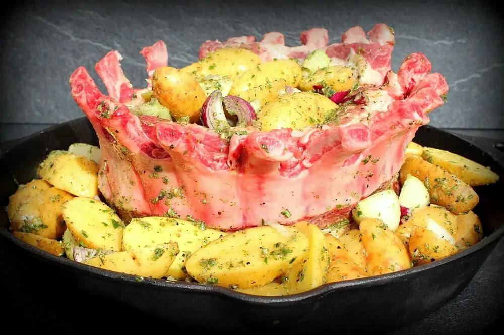 Kronenbraten - Crown Roast vom Iberico-Schweinekarree 2 Der Kronenbraten ist bereit für den Grill