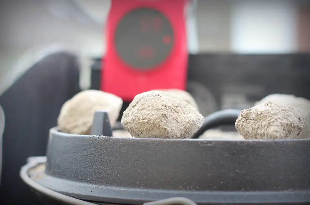 Pulled Pork aus dem Dutch Oven 10 Kokoko Eggs sorgen für langanhaltende Hitze